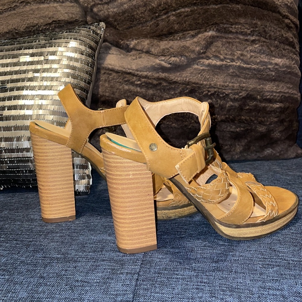 Tan high heels - Picture 8 of 8